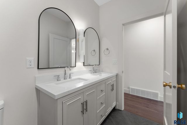 8309 E Sheridan Cir Circle, Sioux Falls, SD 57110