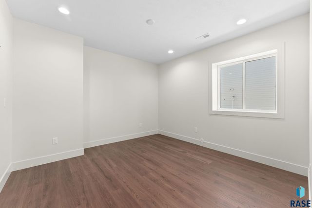 8309 E Sheridan Cir Circle, Sioux Falls, SD 57110