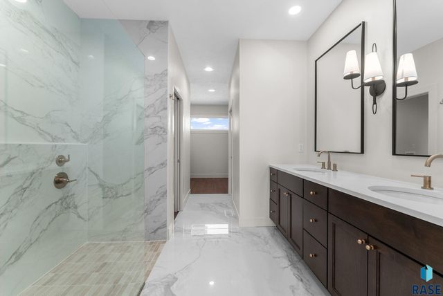 8309 E Sheridan Cir Circle, Sioux Falls, SD 57110