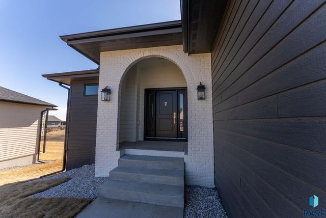 8309 E Sheridan Cir Circle, Sioux Falls, SD 57110