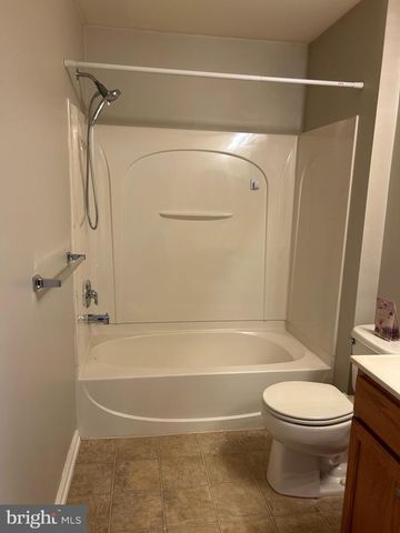 136 LIONHEART LN, West Deptford, NJ 08086