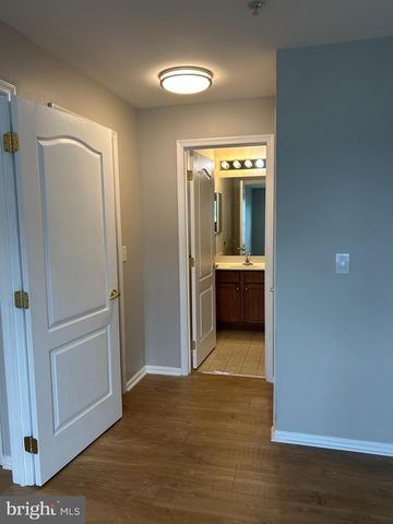 136 LIONHEART LN, West Deptford, NJ 08086