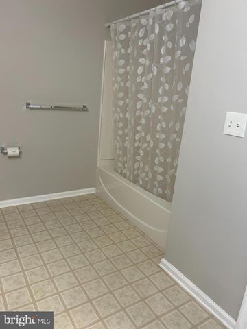 136 LIONHEART LN, West Deptford, NJ 08086