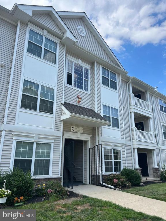 136 LIONHEART LN, West Deptford, NJ 08086