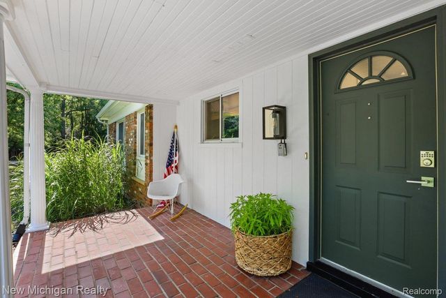 34281 W Thornbrook Drive, Farmington Hills, MI 48335