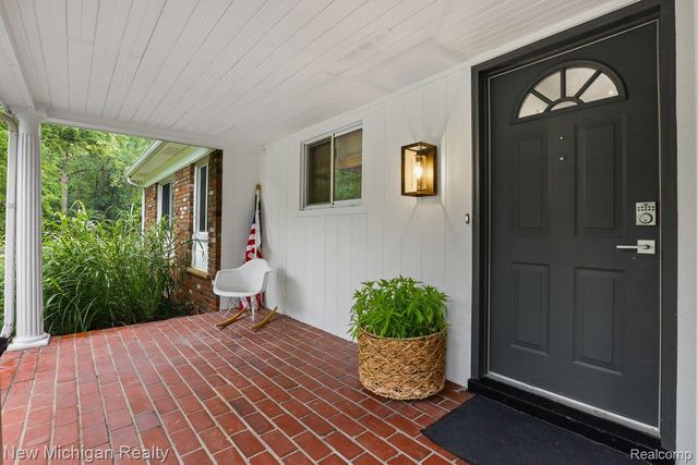 34281 W Thornbrook Drive, Farmington Hills, MI 48335