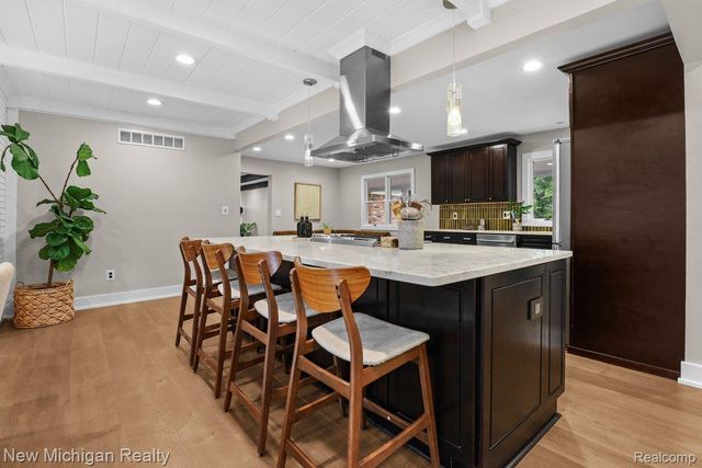 34281 W Thornbrook Drive, Farmington Hills, MI 48335