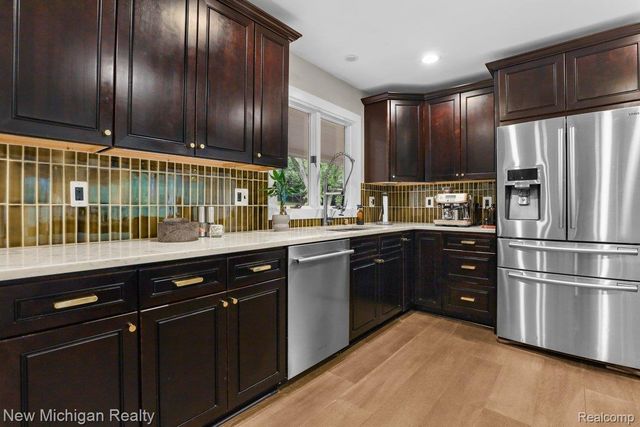 34281 W Thornbrook Drive, Farmington Hills, MI 48335