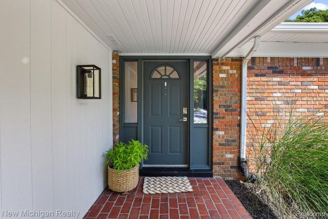 34281 W Thornbrook Drive, Farmington Hills, MI 48335