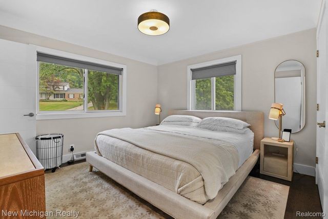 34281 W Thornbrook Drive, Farmington Hills, MI 48335