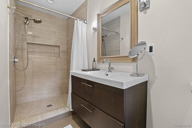 34281 W Thornbrook Drive, Farmington Hills, MI 48335