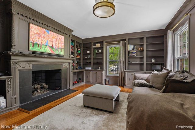 34281 W Thornbrook Drive, Farmington Hills, MI 48335