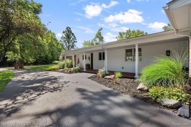 34281 W Thornbrook Drive, Farmington Hills, MI 48335