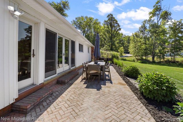 34281 W Thornbrook Drive, Farmington Hills, MI 48335