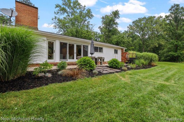 34281 W Thornbrook Drive, Farmington Hills, MI 48335