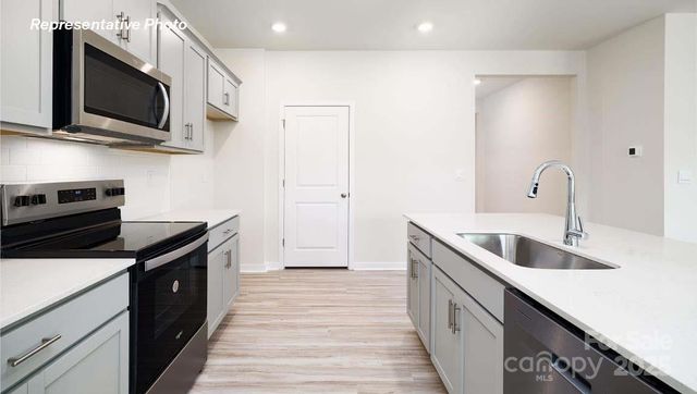 152 Meadow View Drive, Statesville, NC 28677