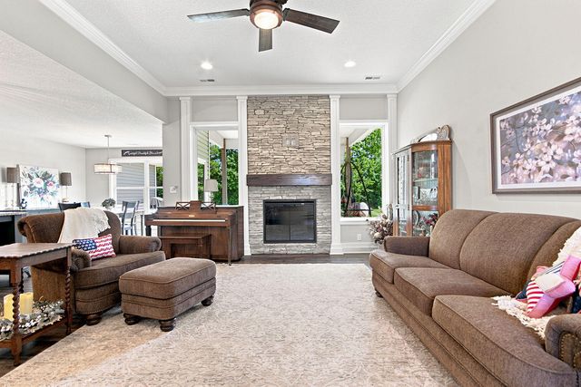 1608 SPRING MOUNTAIN DR, Columbia, MO 65201