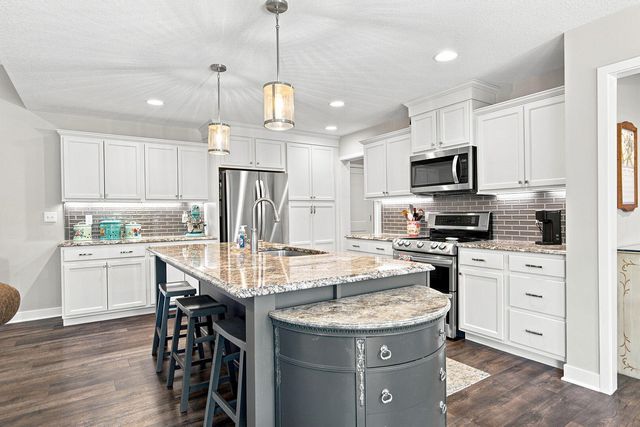 1608 SPRING MOUNTAIN DR, Columbia, MO 65201