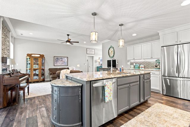 1608 SPRING MOUNTAIN DR, Columbia, MO 65201