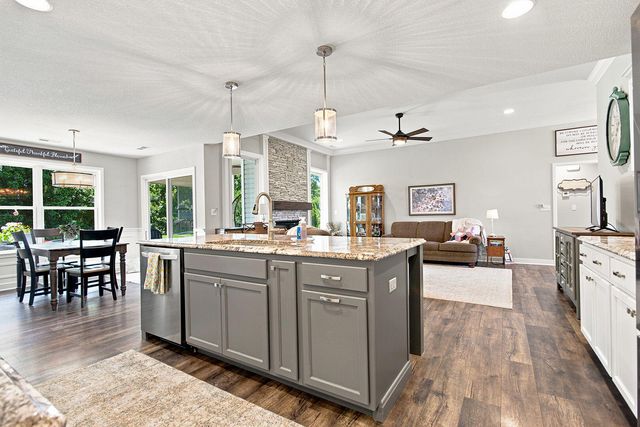 1608 SPRING MOUNTAIN DR, Columbia, MO 65201