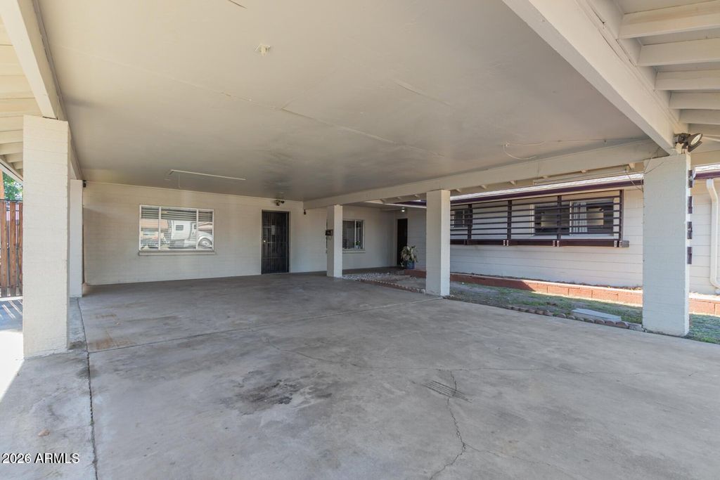 Image 3 of property listing at 3437 W BELMONT Avenue, Phoenix, AZ 85051