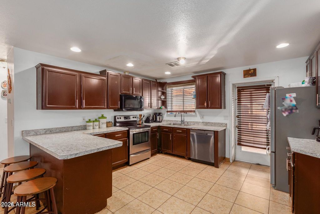 Image 4 of property listing at 3437 W BELMONT Avenue, Phoenix, AZ 85051