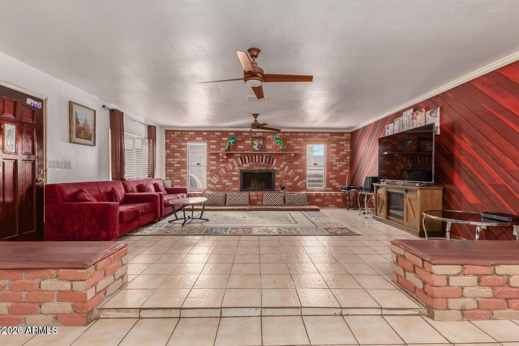 Image 8 of property listing at 3437 W BELMONT Avenue, Phoenix, AZ 85051