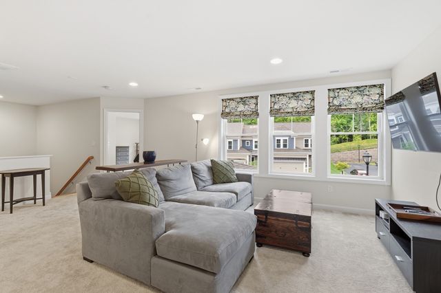 114 Orchard Dr 8, Sudbury, MA 01776