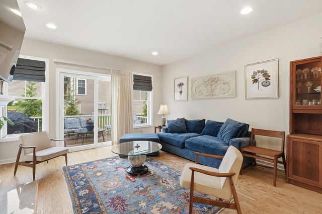 114 Orchard Dr 8, Sudbury, MA 01776
