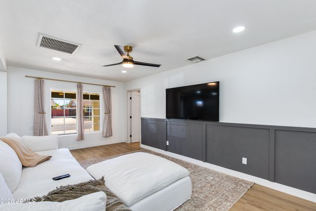 8650 E ROANOKE Avenue, Scottsdale, AZ 85257