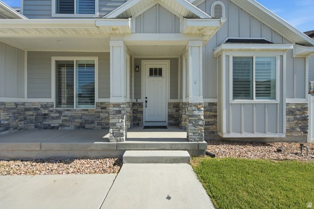 36 W SYRACUSE RD, Vineyard, UT 84059