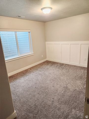36 W SYRACUSE RD, Vineyard, UT 84059