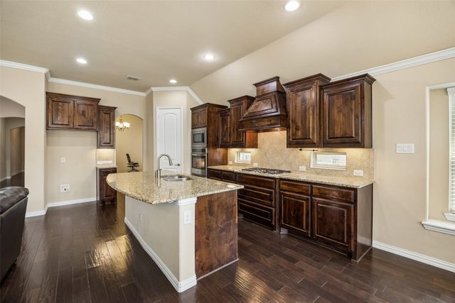 338 Wyndale Drive, Lewisville, TX 75056