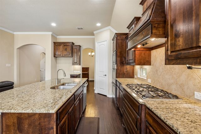 338 Wyndale Drive, Lewisville, TX 75056
