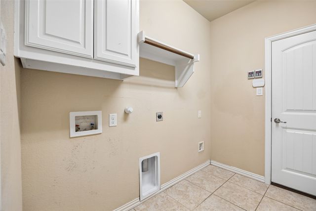 338 Wyndale Drive, Lewisville, TX 75056