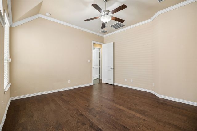338 Wyndale Drive, Lewisville, TX 75056