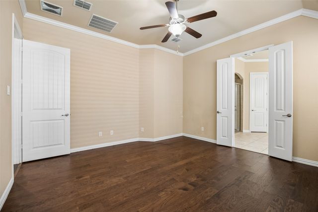 338 Wyndale Drive, Lewisville, TX 75056