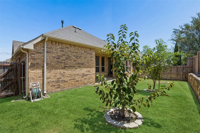 338 Wyndale Drive, Lewisville, TX 75056