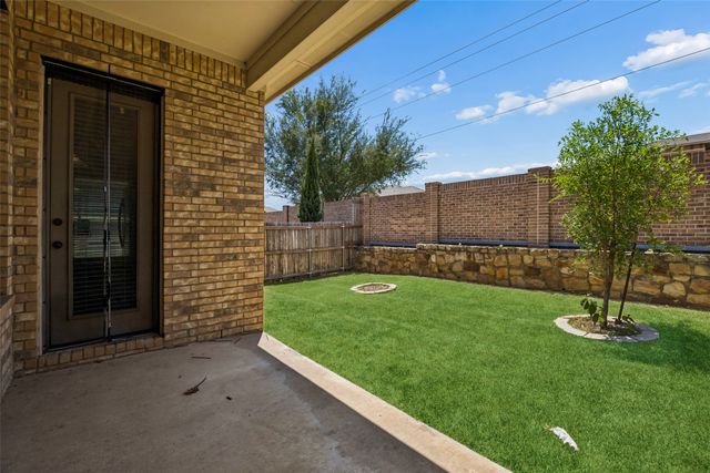 338 Wyndale Drive, Lewisville, TX 75056