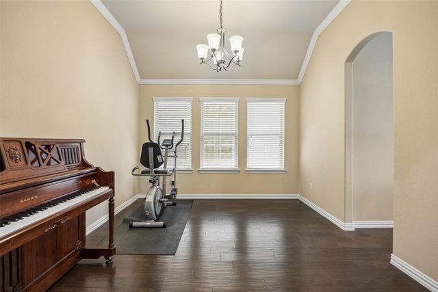 338 Wyndale Drive, Lewisville, TX 75056
