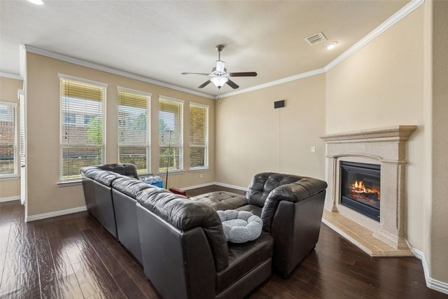 338 Wyndale Drive, Lewisville, TX 75056