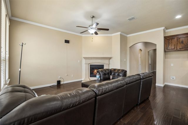 338 Wyndale Drive, Lewisville, TX 75056