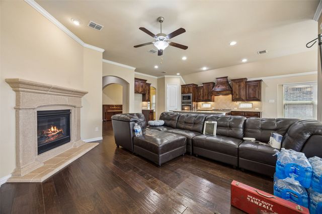 338 Wyndale Drive, Lewisville, TX 75056