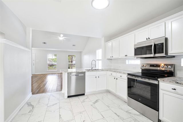 1400 Portchester Castle PATH, Pflugerville, TX 78660