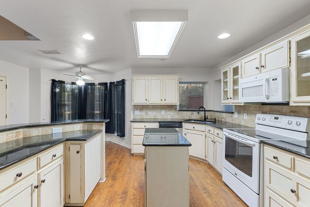 1418 Holley Creek Lane, Mansfield, TX 76063