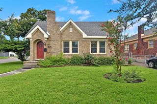 4701 Avenue N 1/2, Galveston, TX 77551