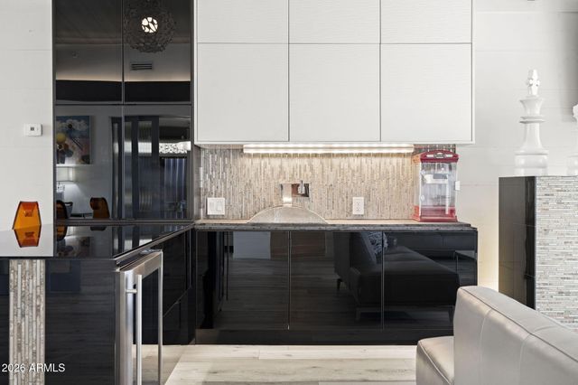 8614 E BERRIDGE Lane, Scottsdale, AZ 85250