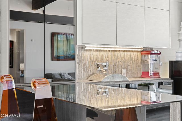 8614 E BERRIDGE Lane, Scottsdale, AZ 85250