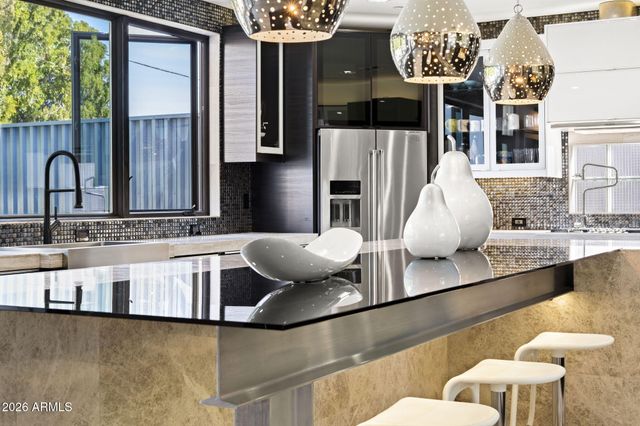 8614 E BERRIDGE Lane, Scottsdale, AZ 85250