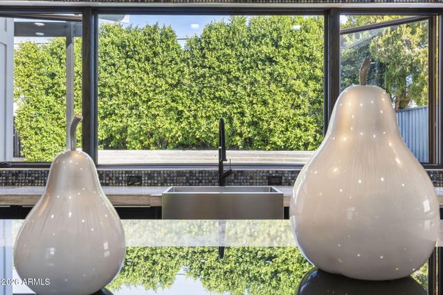 8614 E BERRIDGE Lane, Scottsdale, AZ 85250